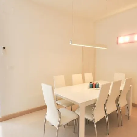 Holiday - City Center Apartment *