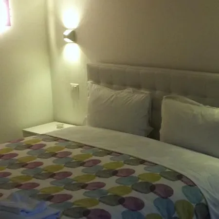 Holiday - City Center Apartment
