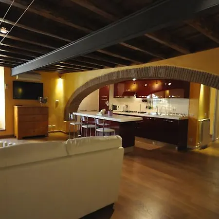 Holiday - City Center Apartment