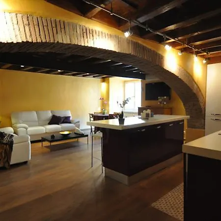 Holiday - City Center Apartment *