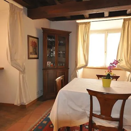 Holiday - City Center Apartment