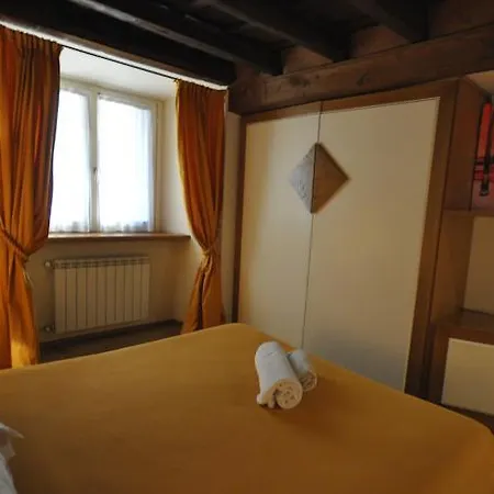 Holiday - City Center Apartment *