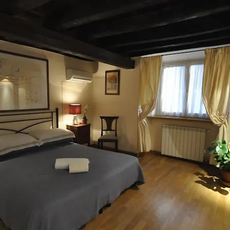 Holiday - City Center Apartment *